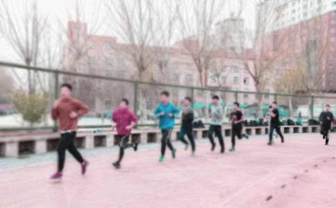 對青少年中長跑訓練后出現(xiàn)的亞健康狀態(tài)所采取的疲勞消除和營養(yǎng)補