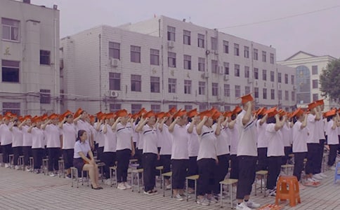 高三年級成人禮學(xué)生代表發(fā)言稿范文