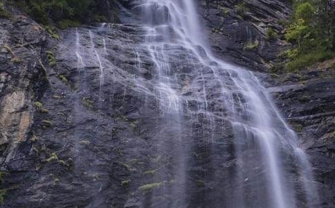 盧崖瀑布導(dǎo)游詞(3篇)