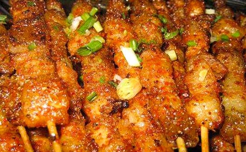 大四男生創(chuàng)業(yè)當(dāng)“燒烤哥”