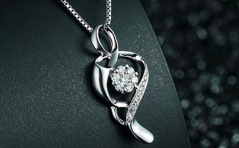 項(xiàng)鏈讀后感