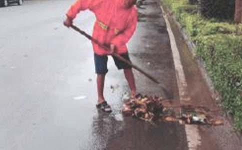 環(huán)衛(wèi)工人掃雪小學(xué)生優(yōu)秀作文(精選5篇)