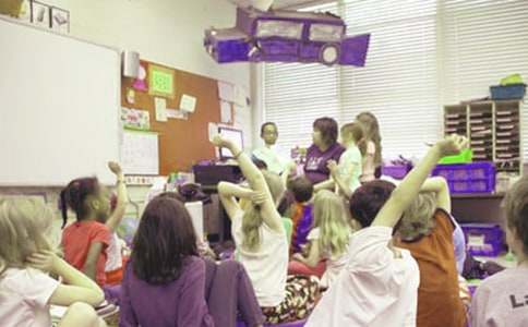 窗前的龍爪槐小學(xué)生作文