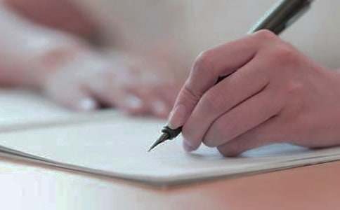 給自己一個(gè)微笑400字優(yōu)秀作文