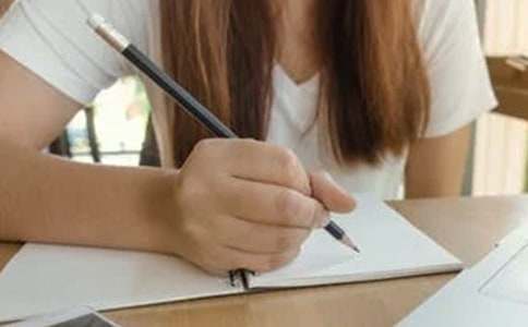 【薦】晨風(fēng)中的溫暖作文