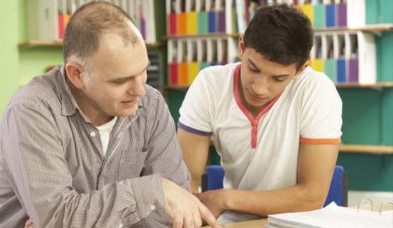 有關(guān)贊美老師的作文500字