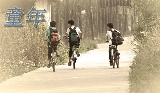 【推薦】小學(xué)童年作文700字6篇